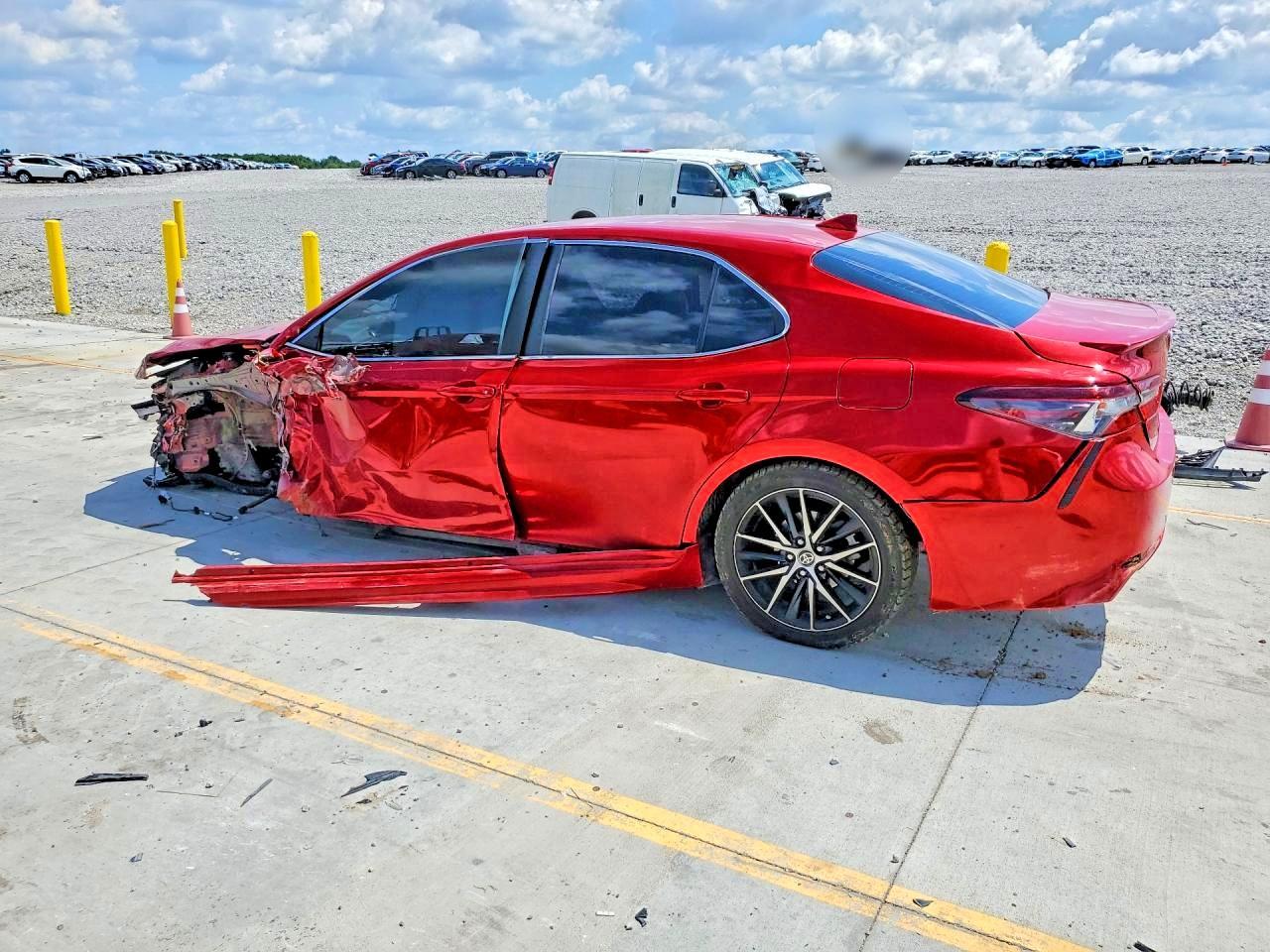 2022 Toyota Camry Se - Фото 2