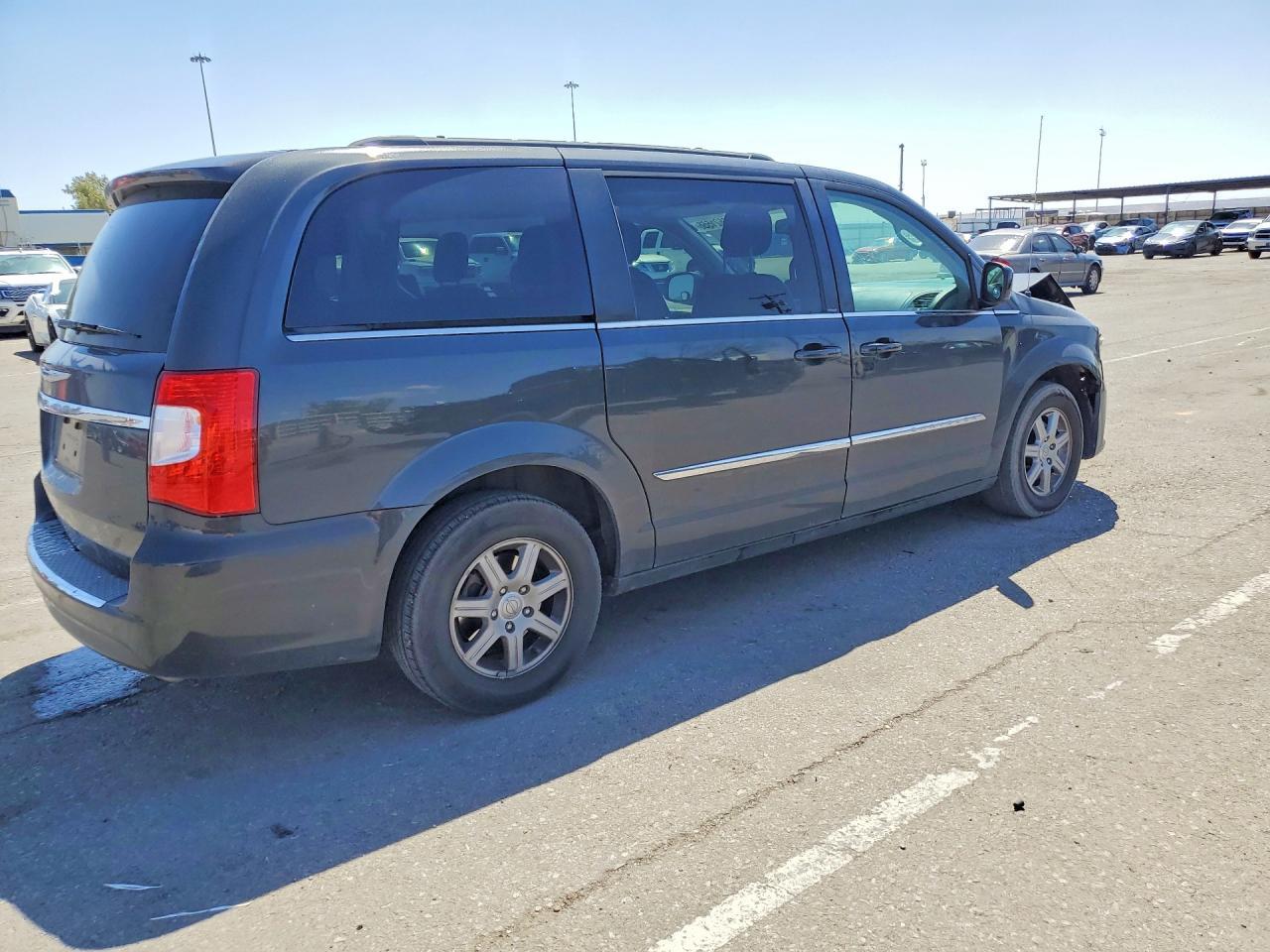 2012 Chrysler Town & Country Touring - Image 3