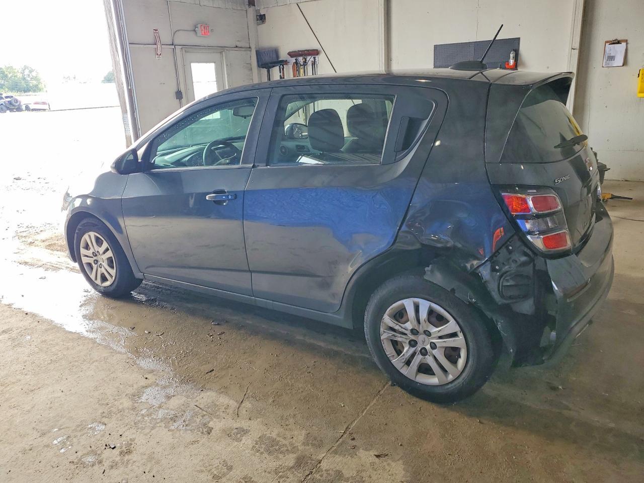 2020 Chevrolet Sonic - Фото 2