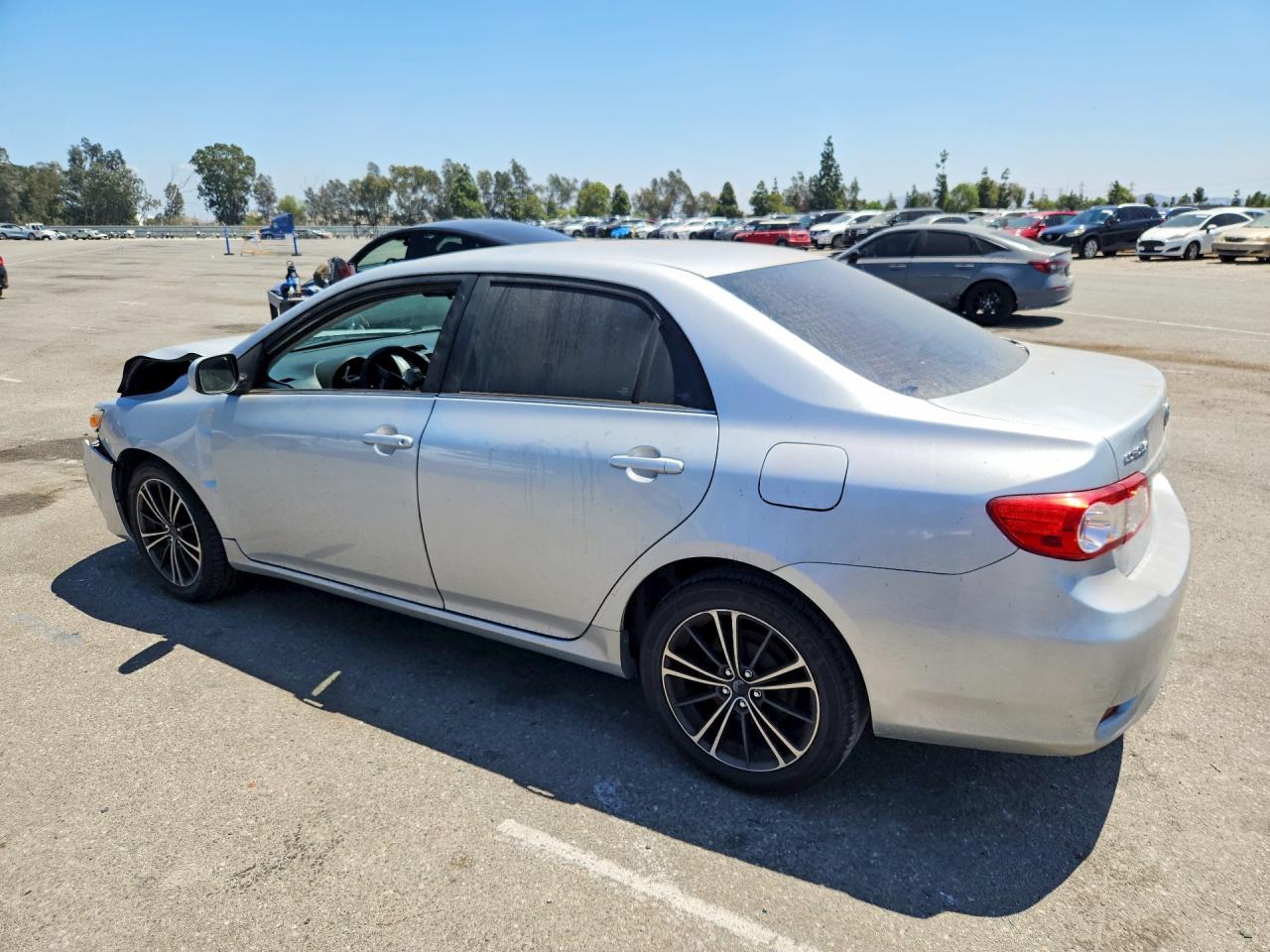 2013 Toyota Corolla Le - Фото 2