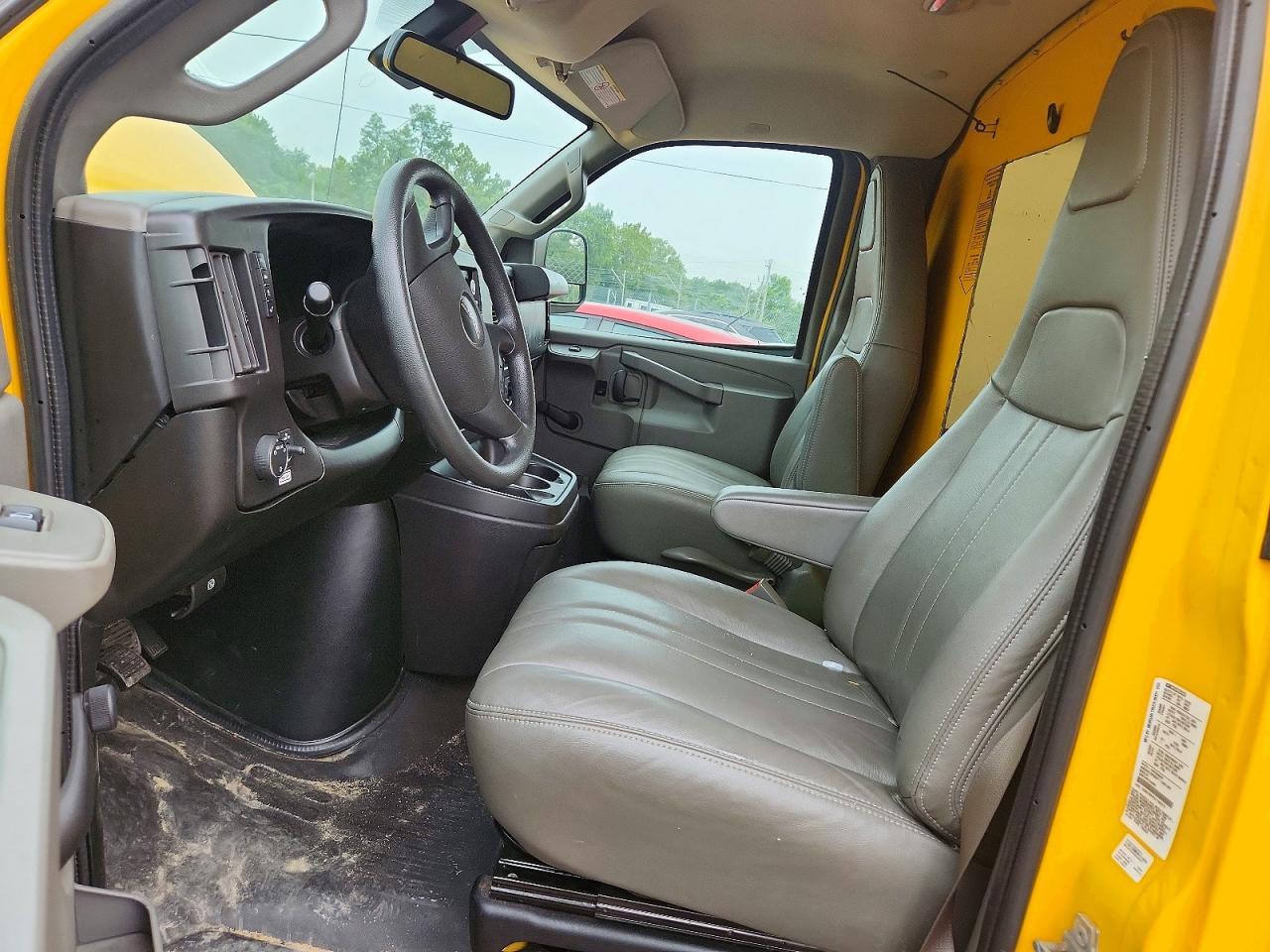 2020 GMC Savana Box Truck - Фото 7