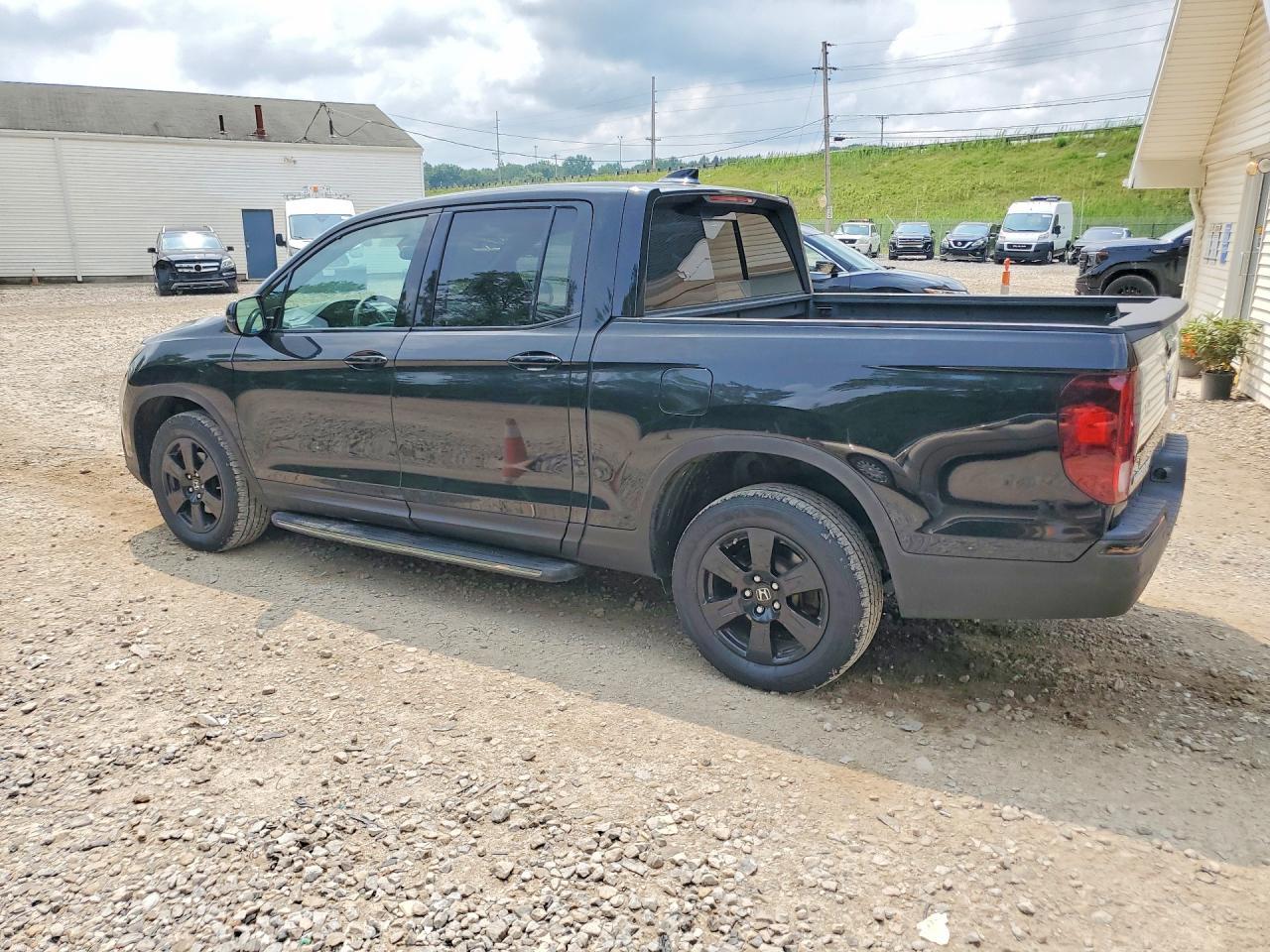 2017 Honda Ridgeline Black Edition - Image 2