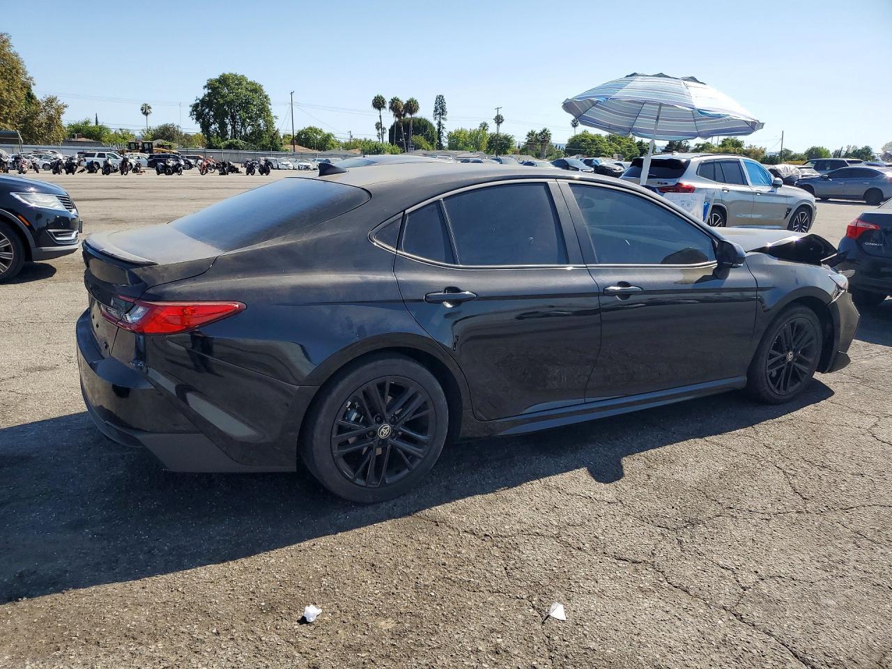 2025 Toyota Camry Se - Фото 3