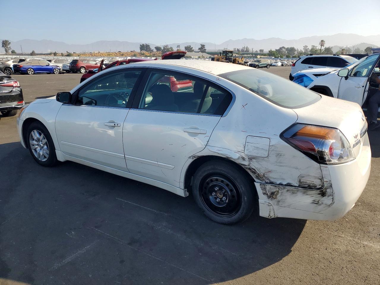 2012 Nissan Altima 2.5 - Image 2