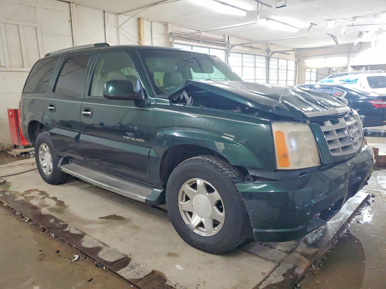 2002 Cadillac Escalade Luxury - Image 4