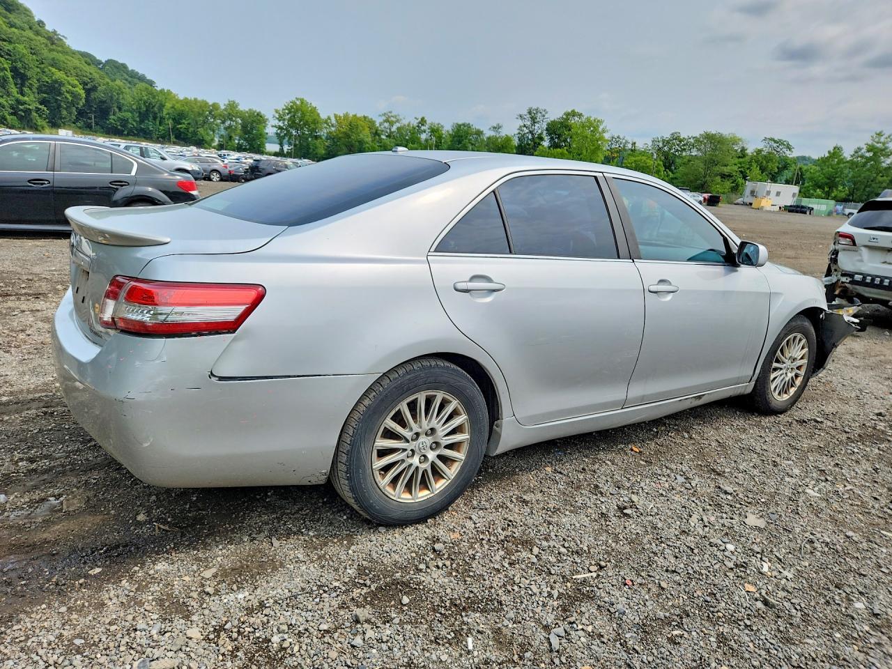 2010 Toyota Camry Le - Фото 3