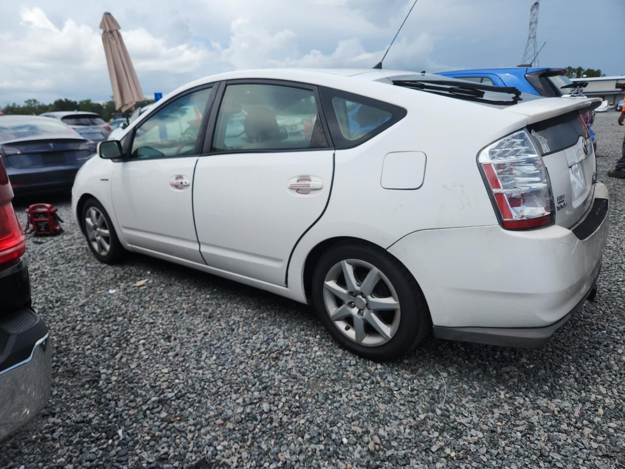 2009 Toyota Prius Touring - Image 2