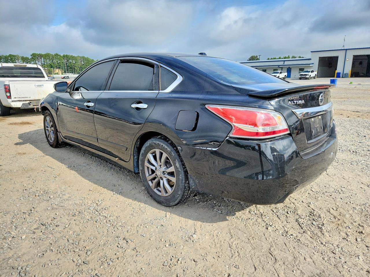 2015 Nissan Altima 2.5 S - Фото 2