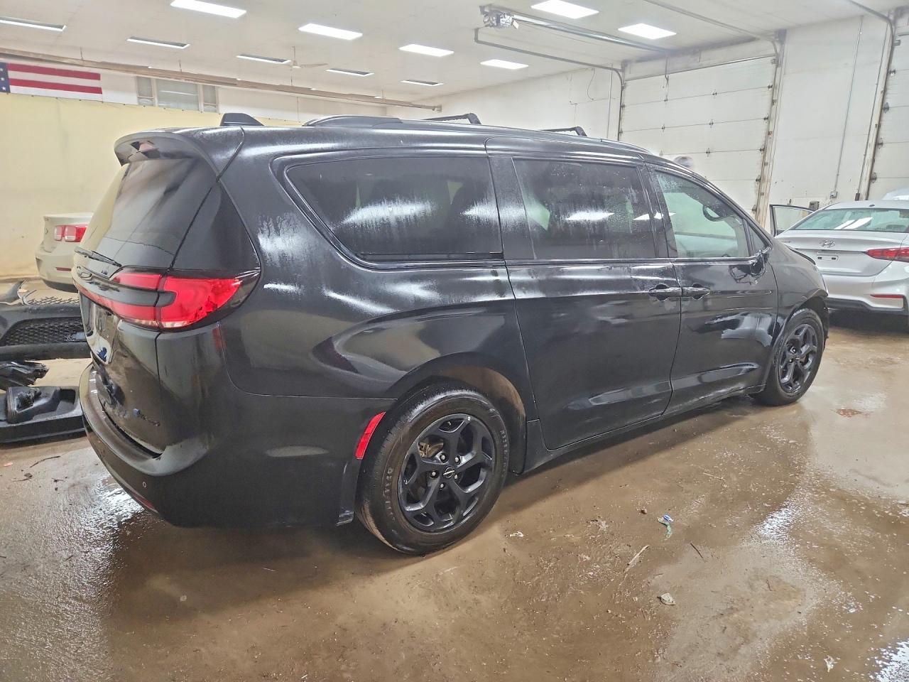 2021 Chrysler Pacifica Hybrid Limited - Фото 3