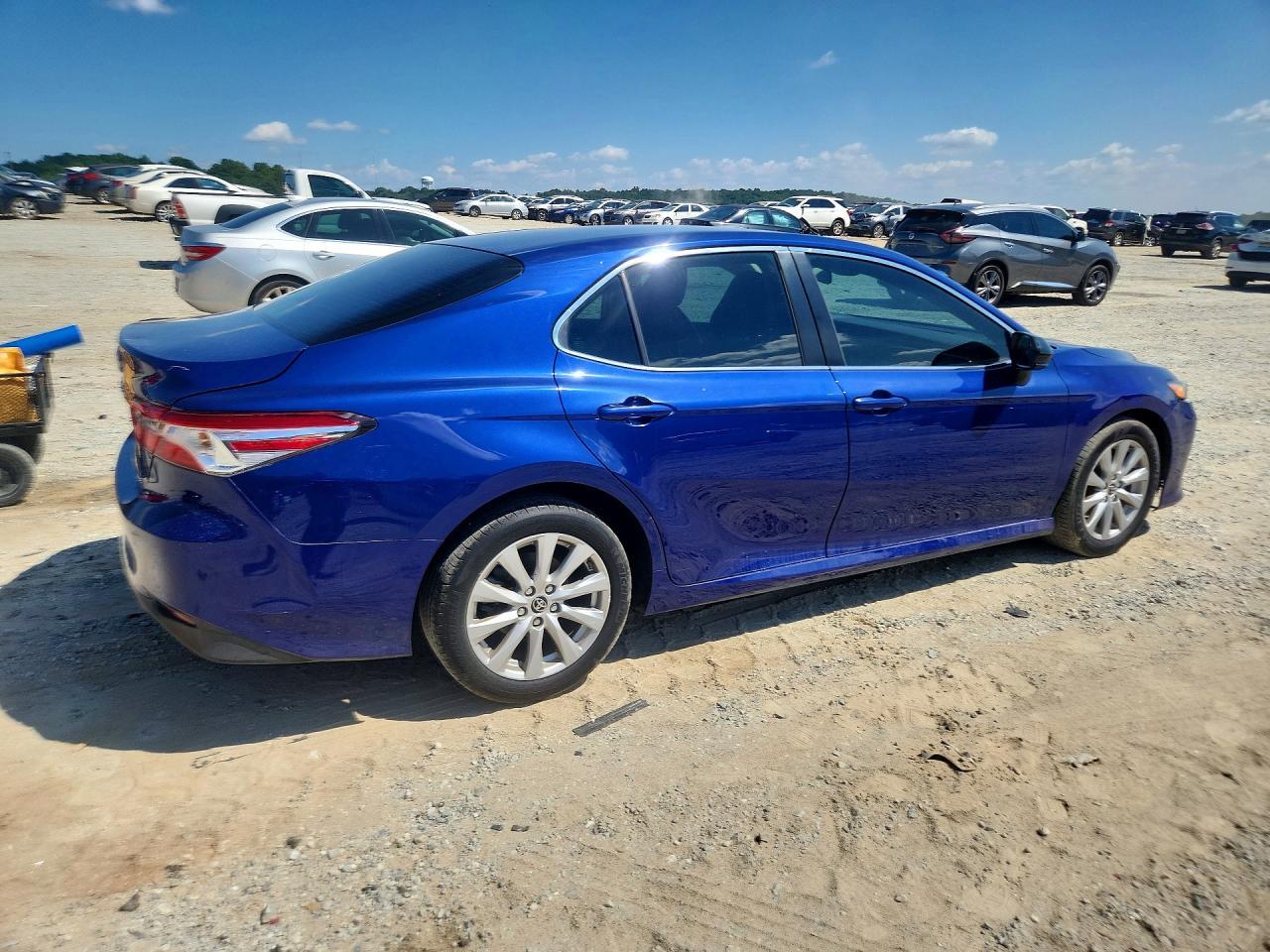 2018 Toyota Camry Le - Фото 3