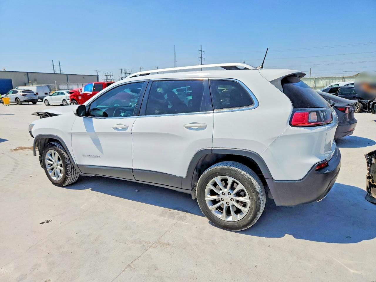 2019 Jeep Cherokee Latitude - Фото 2