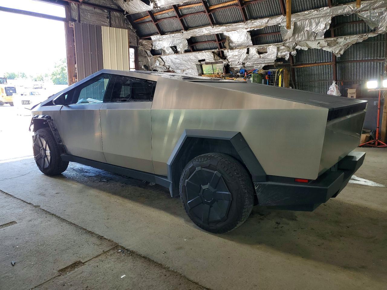 2024 Tesla Cybertruck - Фото 2