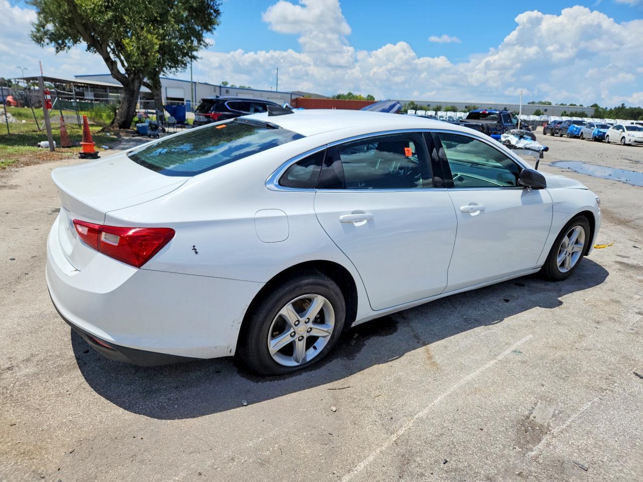 2020 Chevrolet Malibu Ls - Фото 3