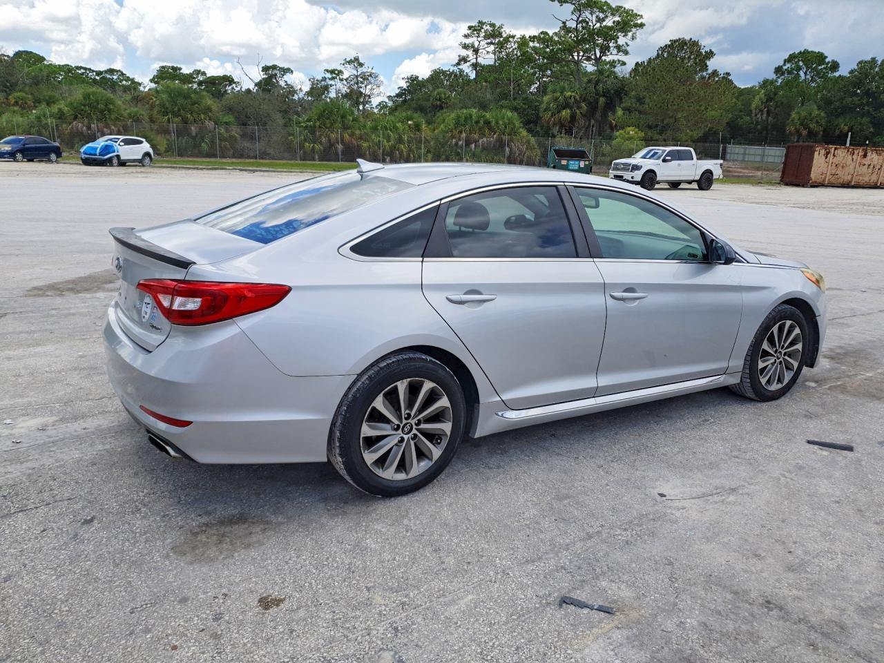 2015 Hyundai Sonata Sport - Image 3