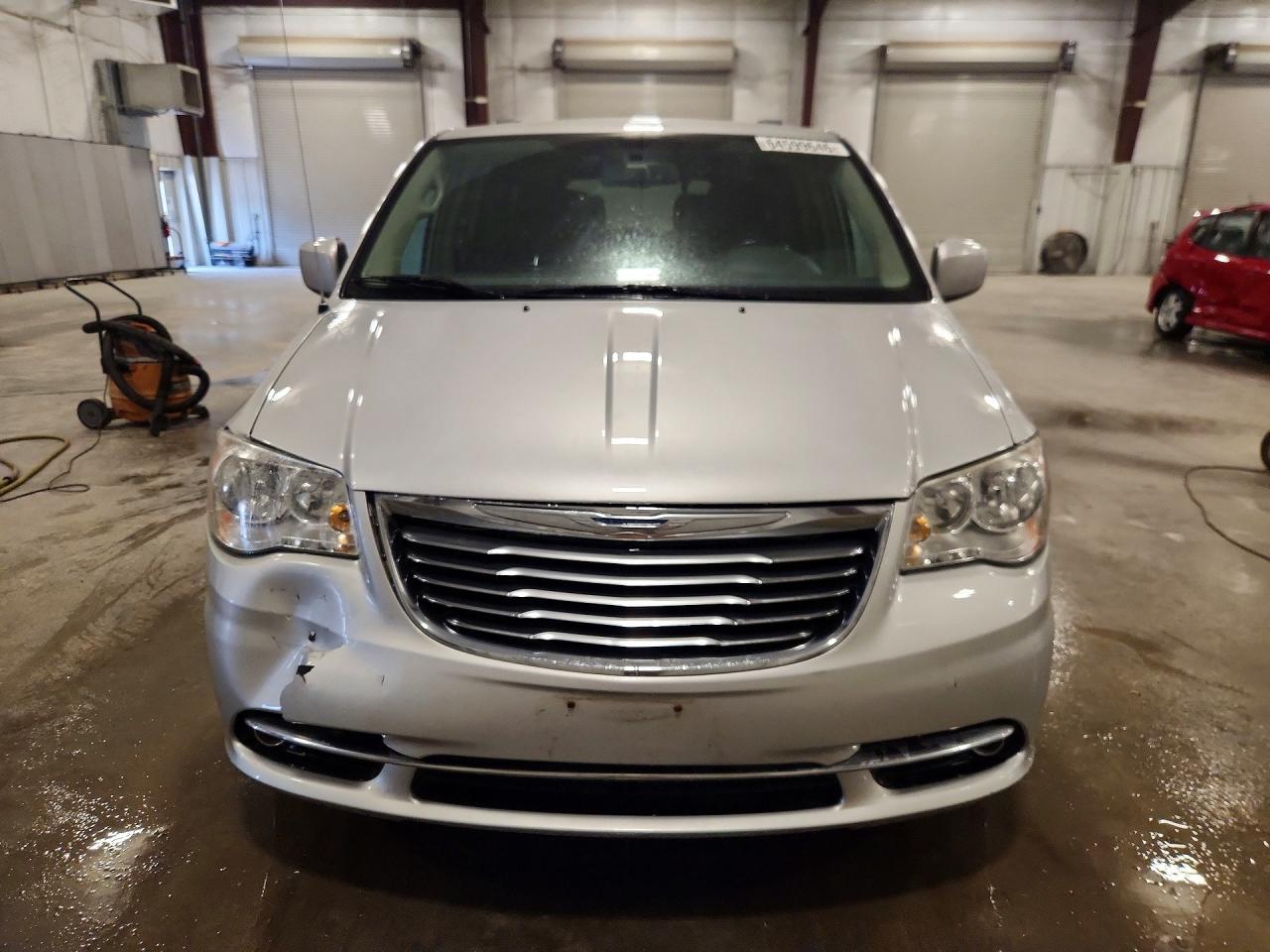 2012 Chrysler Town & Country Touring - Фото 5