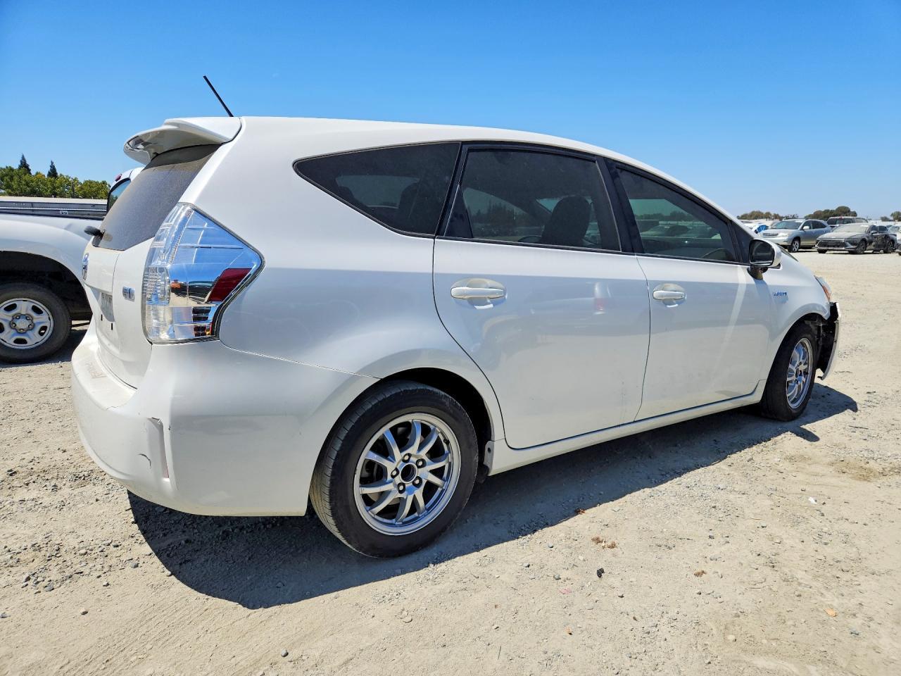2014 Toyota Prius V Three - Image 3