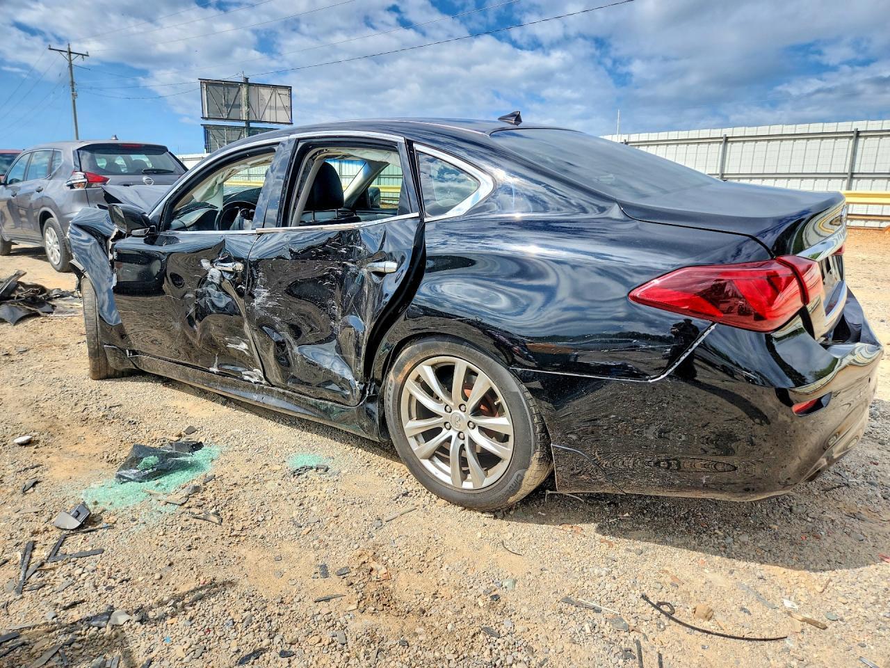 2016 Infiniti Q70 Hybrid - Фото 2