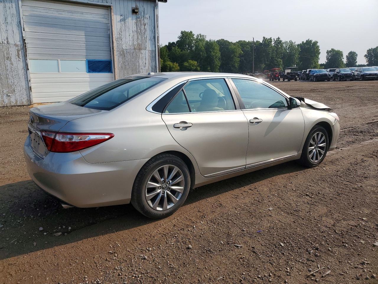 2017 Toyota Camry Xle - Image 3