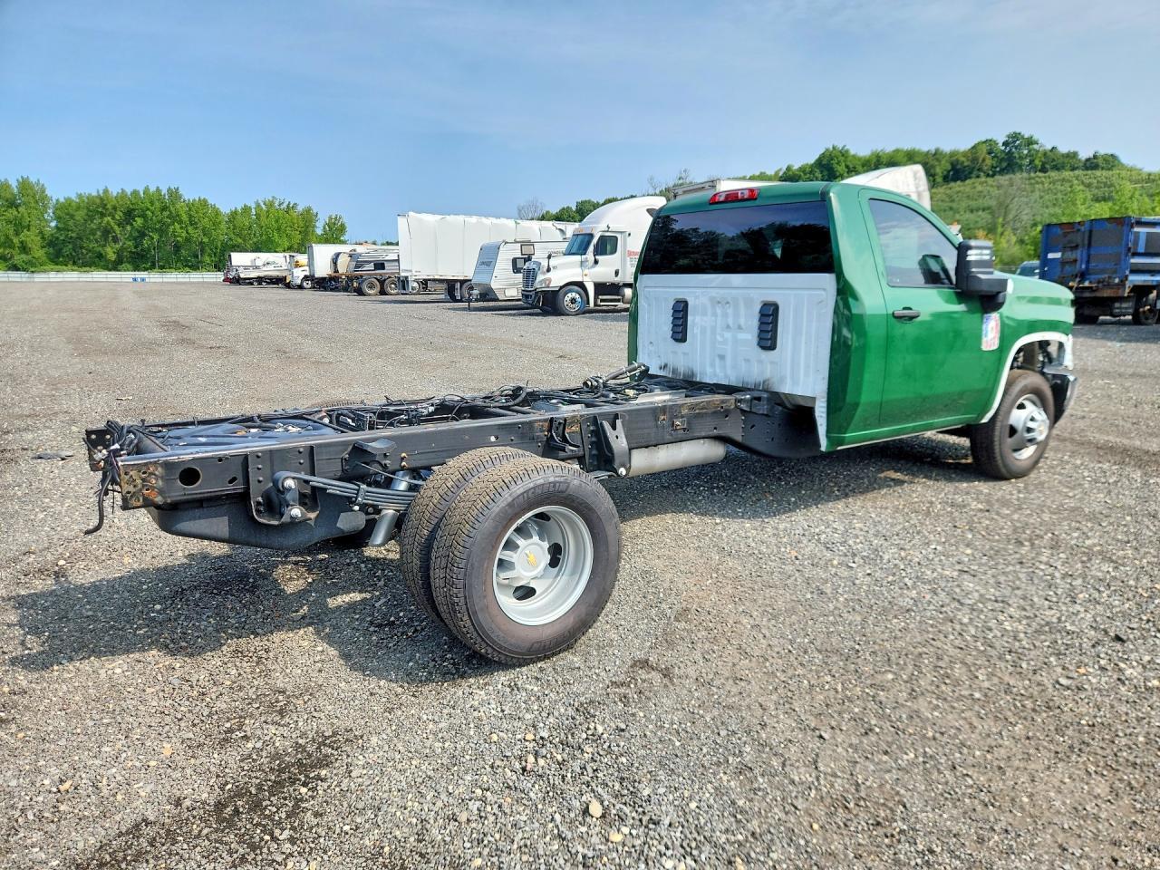 2025 Chevrolet Silverado K3500 - Фото 3