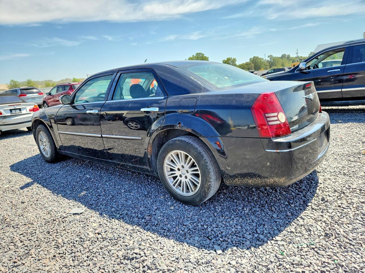 2010 Chrysler 300 Touring - Фото 2