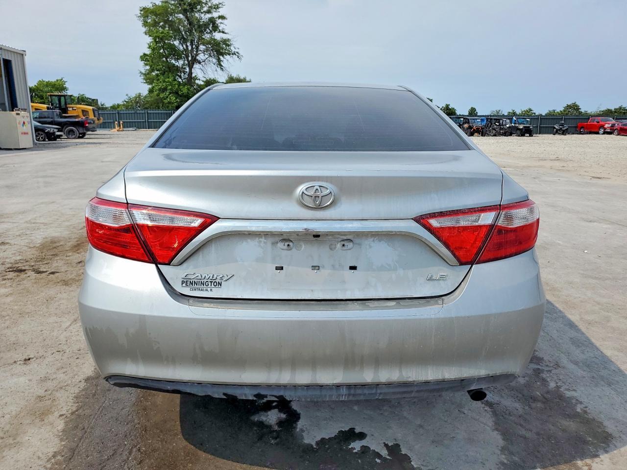 2015 Toyota Camry Le - Фото 6