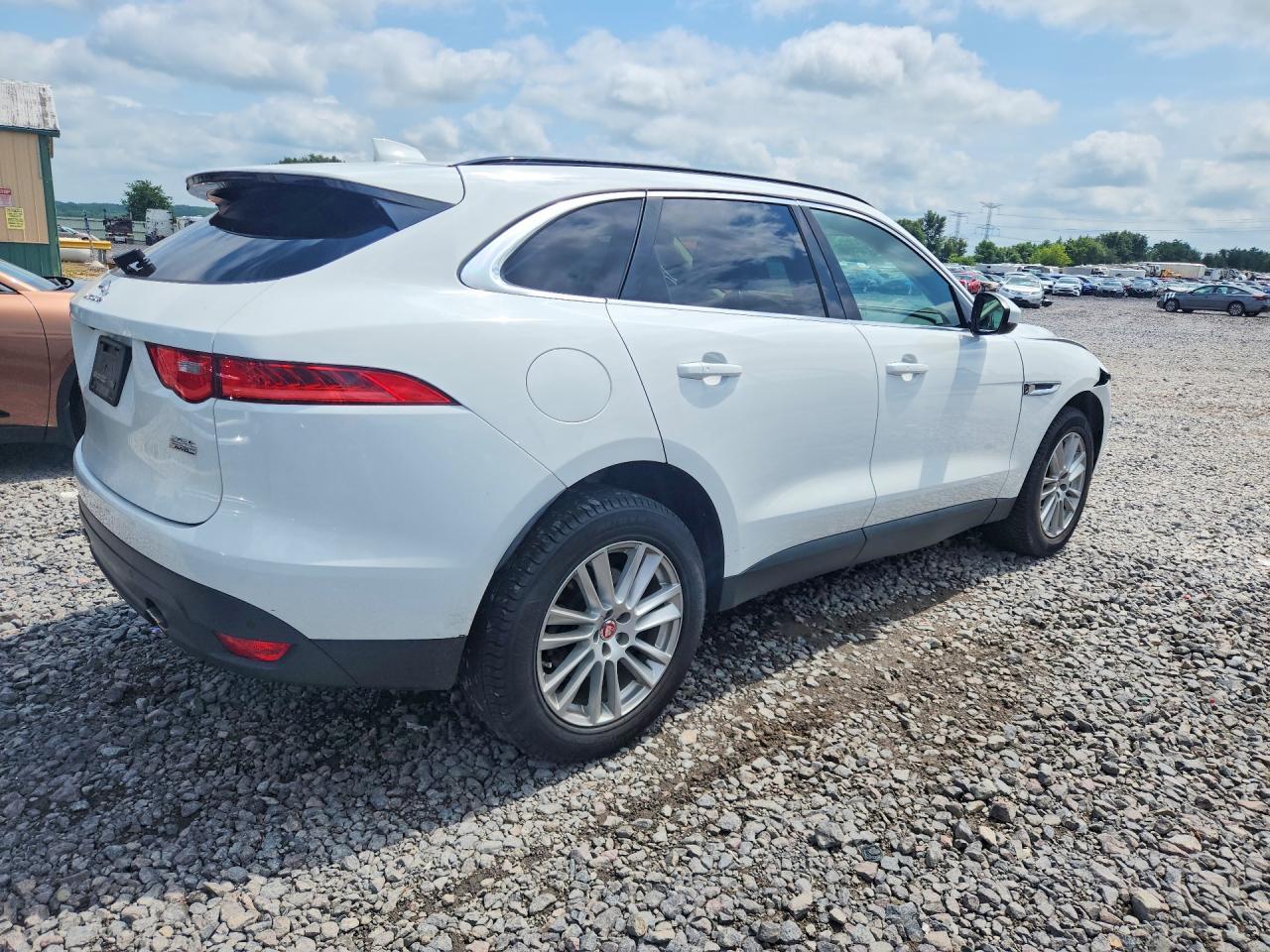 2019 Jaguar F-Pace Prestige - Image 3