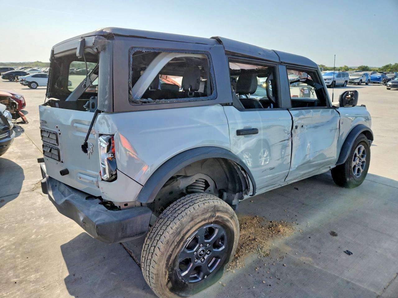2024 Ford Bronco Big Bend - Image 3