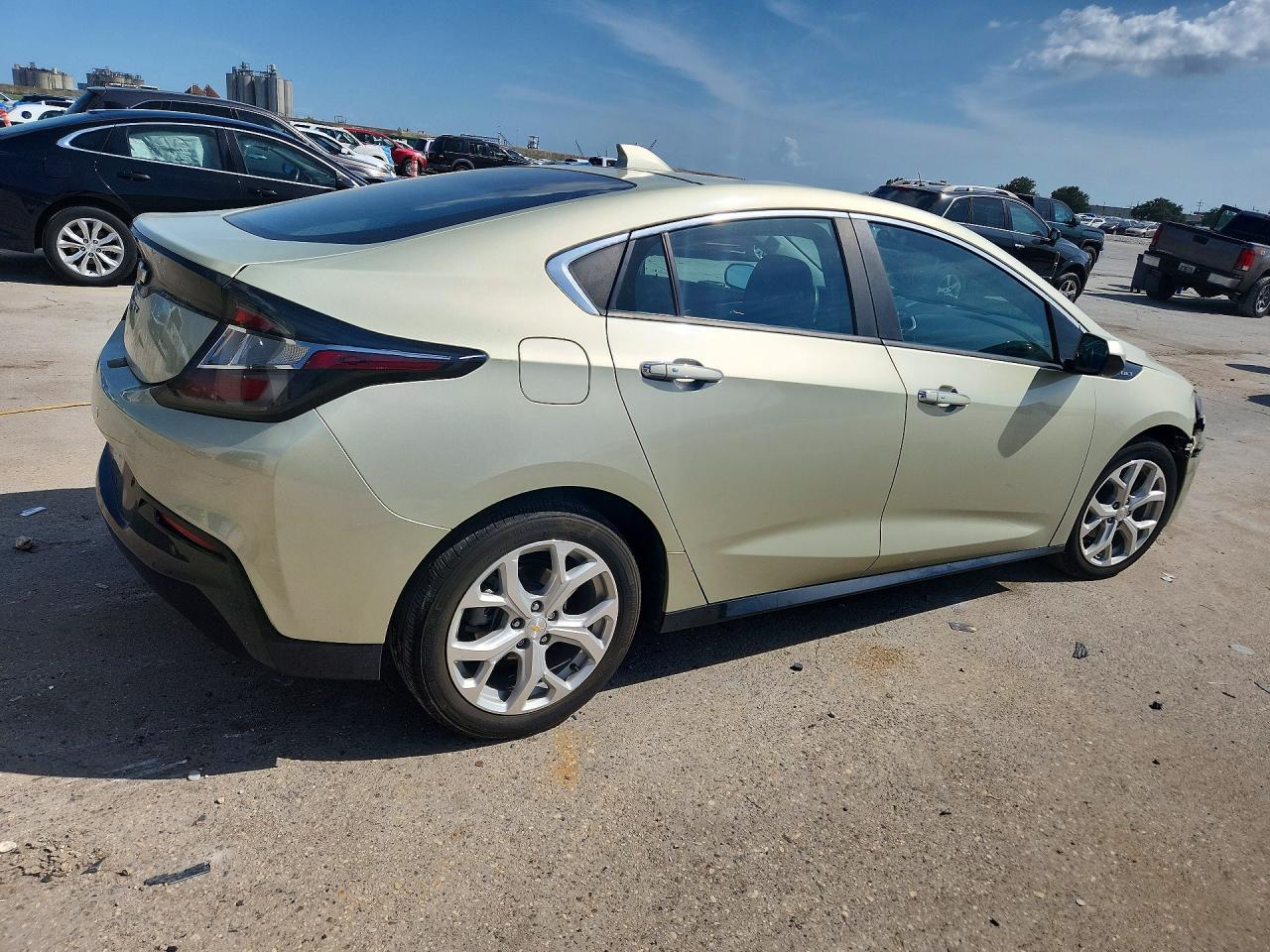 2017 Chevrolet Volt Premier - Image 3