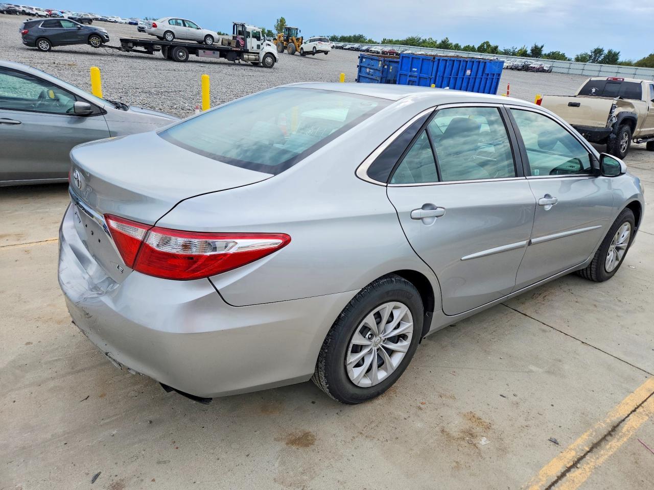 2016 Toyota Camry Le - Фото 3