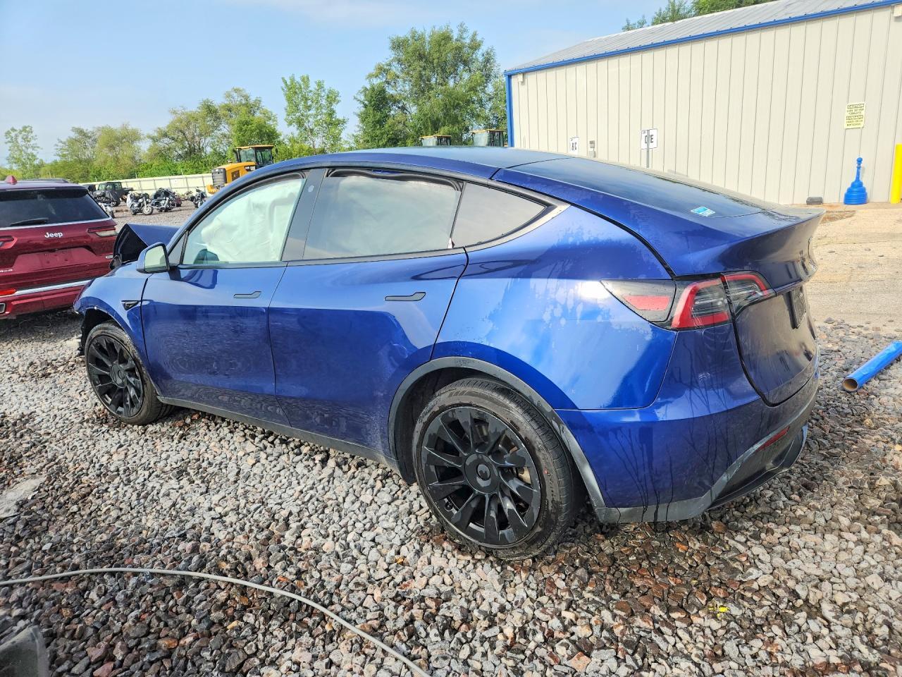 2023 Tesla Model Y - Фото 2