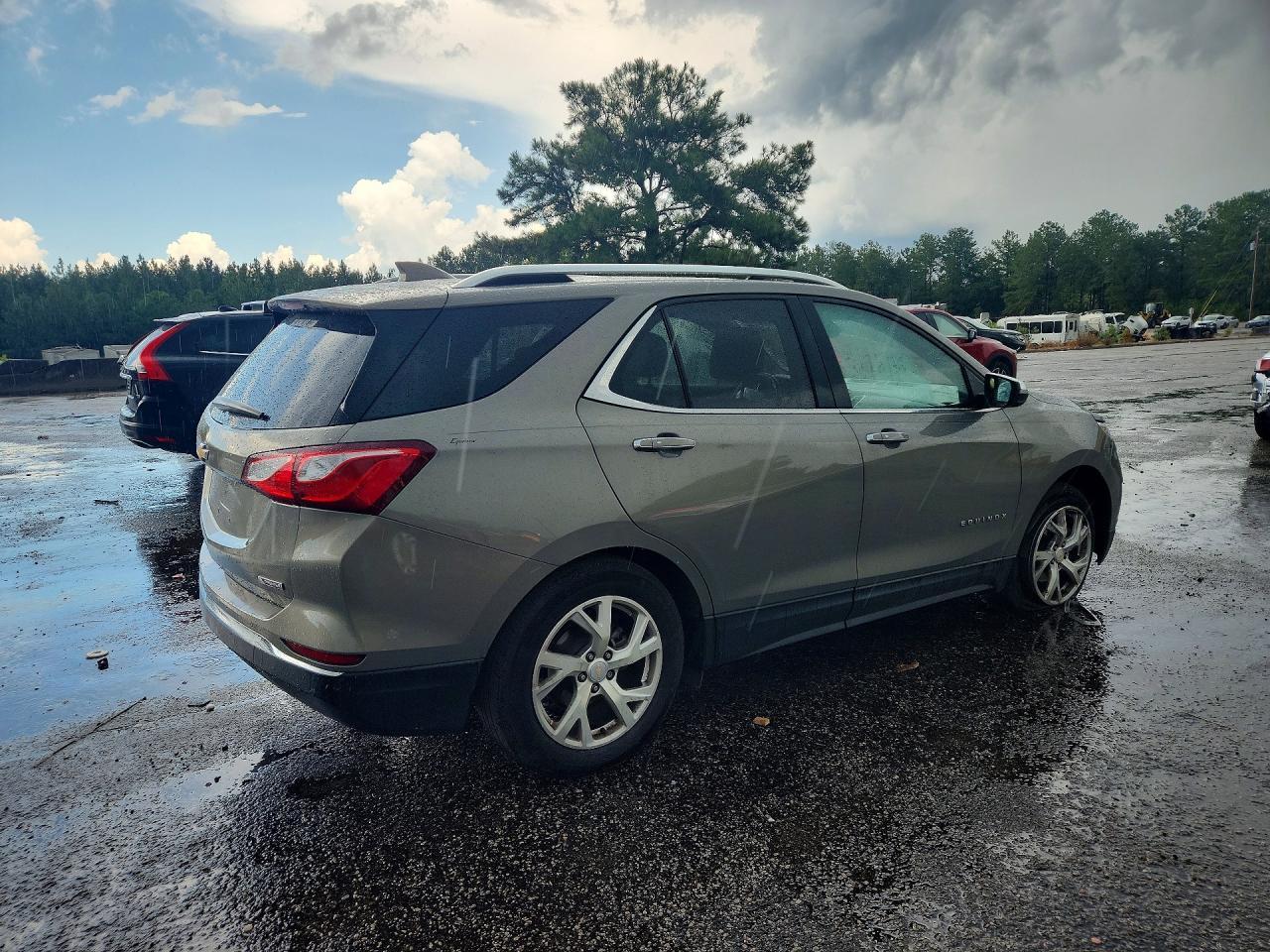 2018 Chevrolet Equinox Premier - Image 3