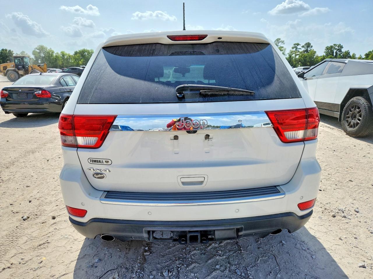 2012 Jeep Grand Cherokee Overland - Image 6