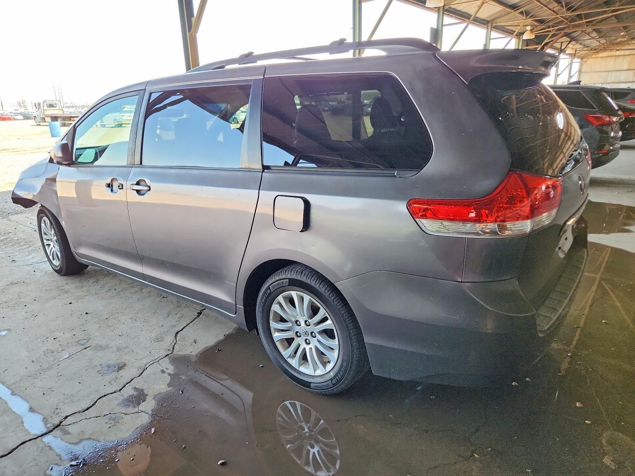 2012 Toyota Sienna Xle 8-Passenger - Image 2