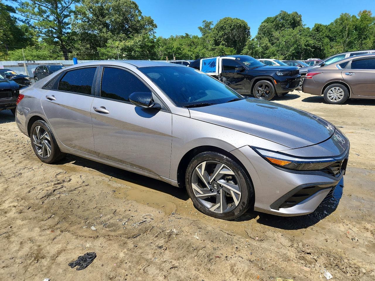 2025 Hyundai Elantra Sel Sport - Image 4