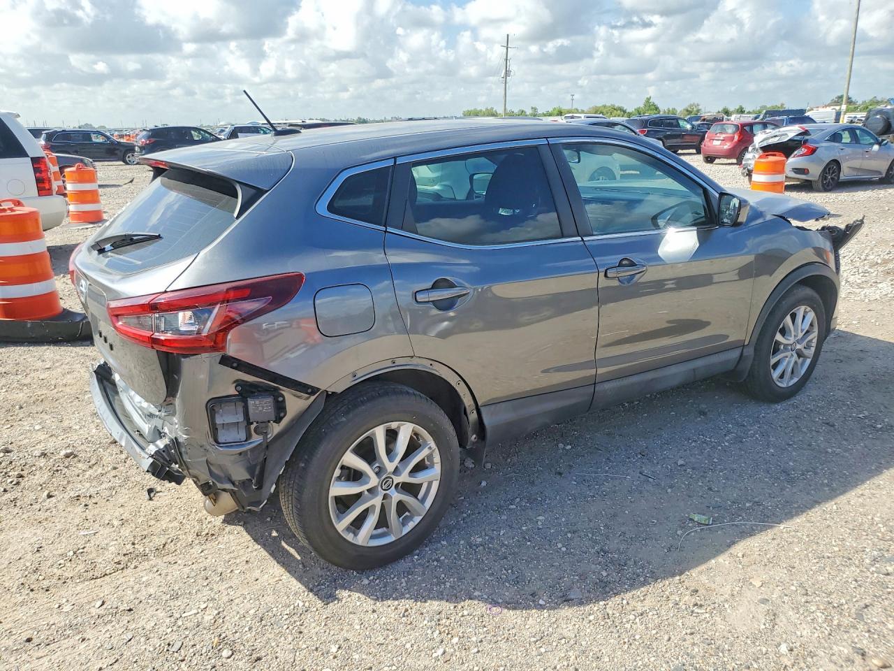 2020 Nissan Rogue Sport S - Фото 3