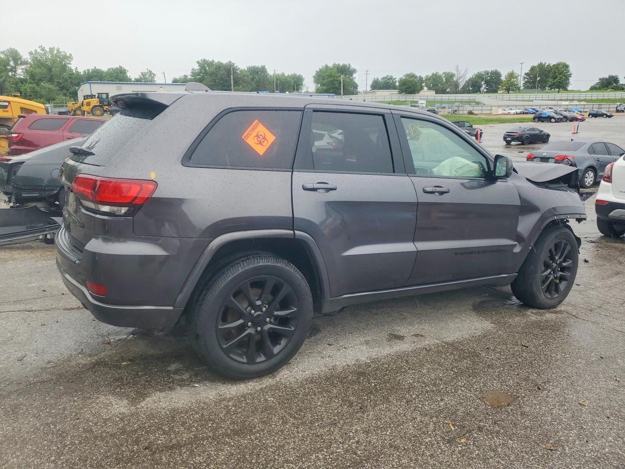 2019 Jeep Grand Cherokee Laredo - Image 3