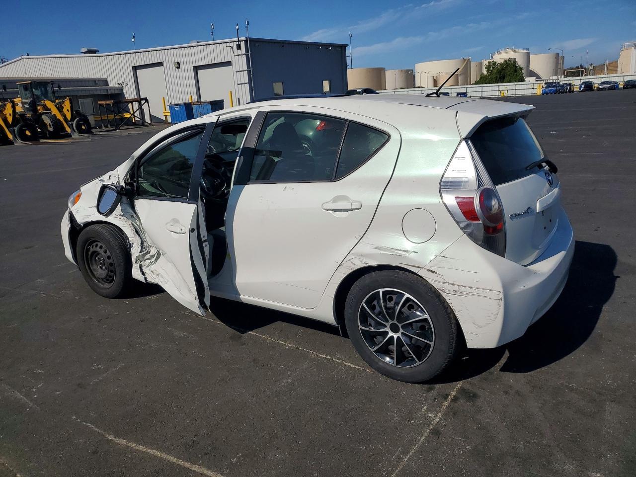2013 Toyota Prius C Two - Фото 2