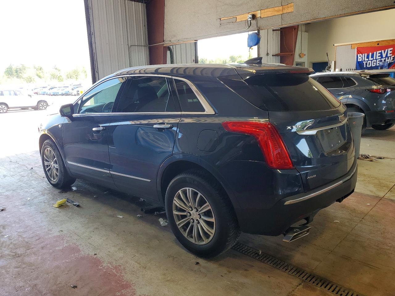 2019 Cadillac Xt5 Luxury - Image 2