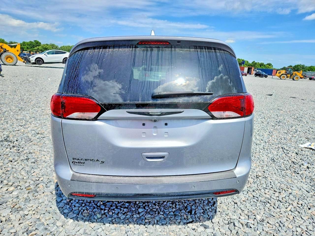 2020 Chrysler Pacifica Touring - Фото 6