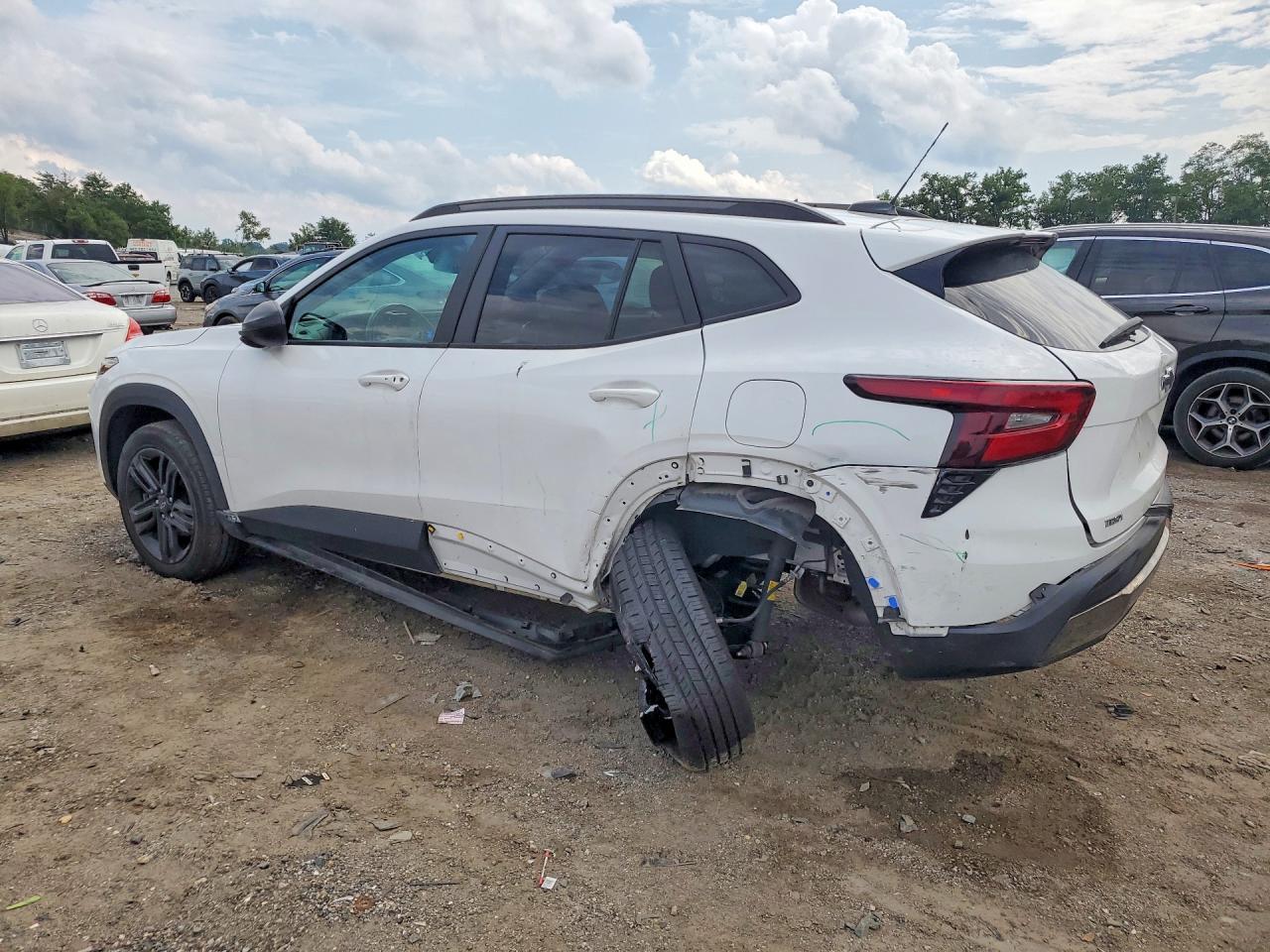 2024 Chevrolet Trax Activ - Image 2