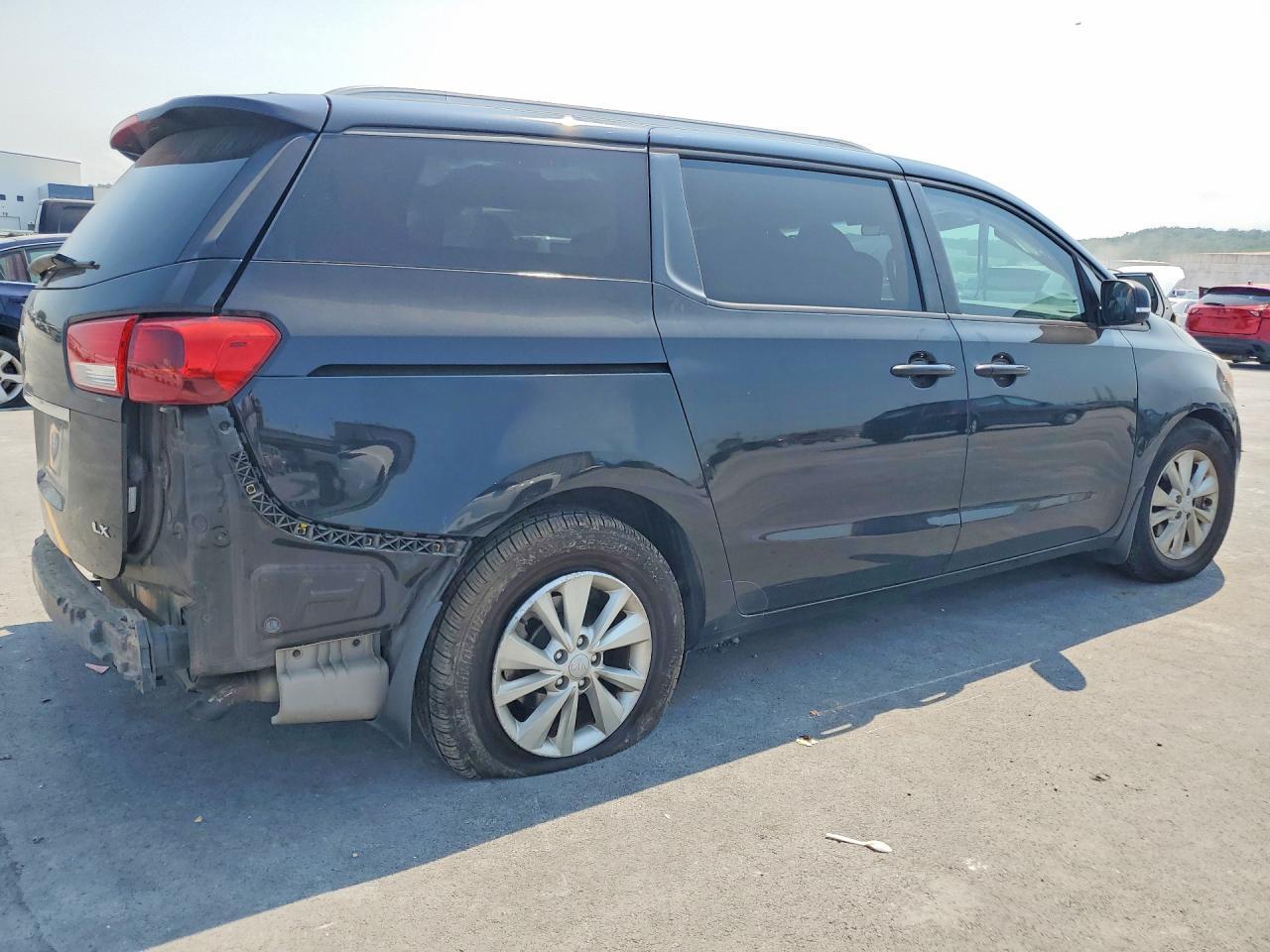 2016 Kia Sedona Lx - Image 3