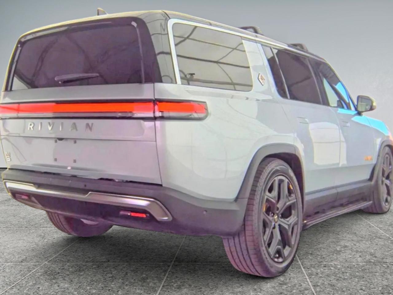 2023 Rivian R1S Adventure - Image 4
