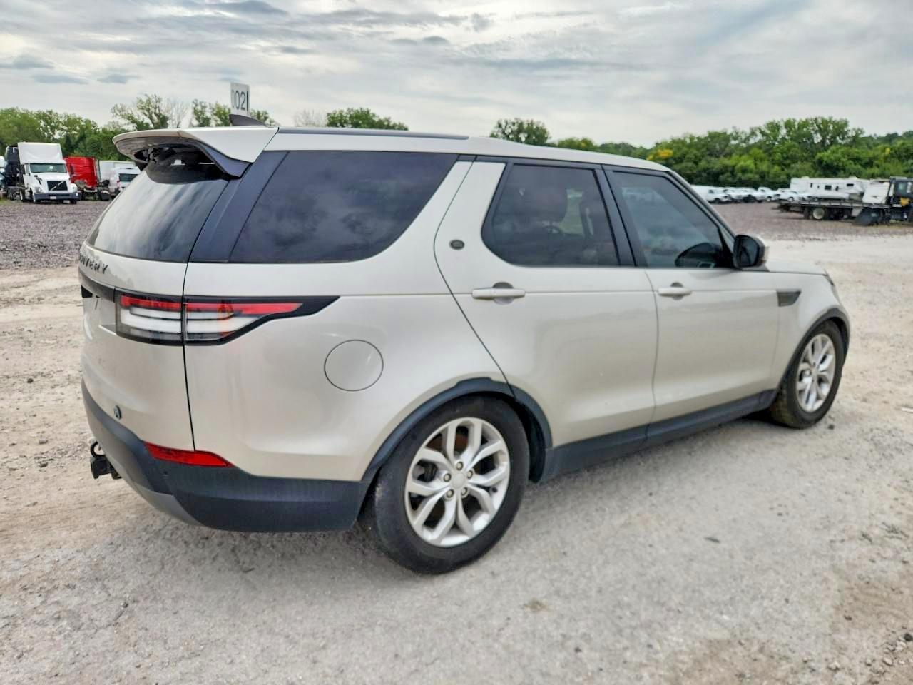 2017 Land Rover Discovery Se - Image 3