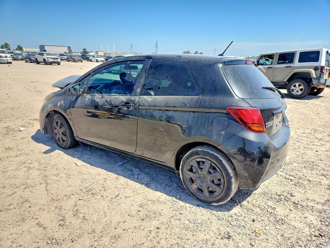 2015 Toyota Yaris 3-Door L - Фото 2