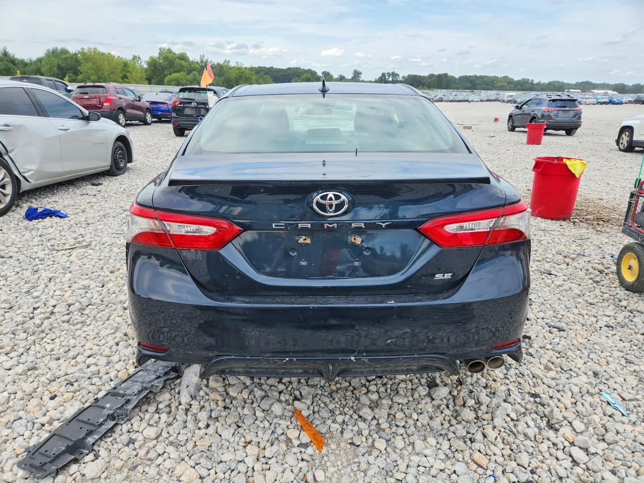 2019 Toyota Camry Se - Фото 6