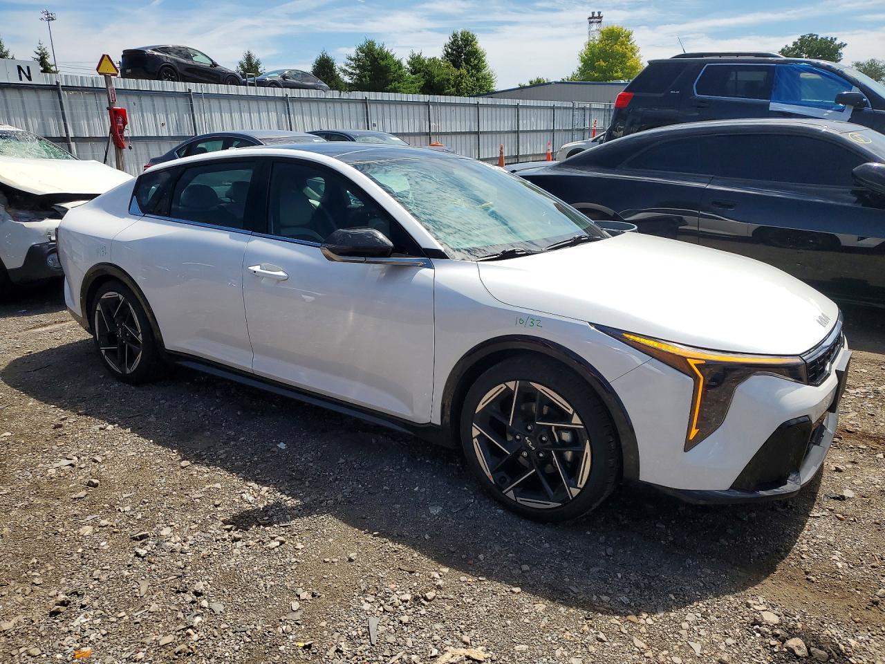 2025 Kia K4 Gt Line - Фото 4