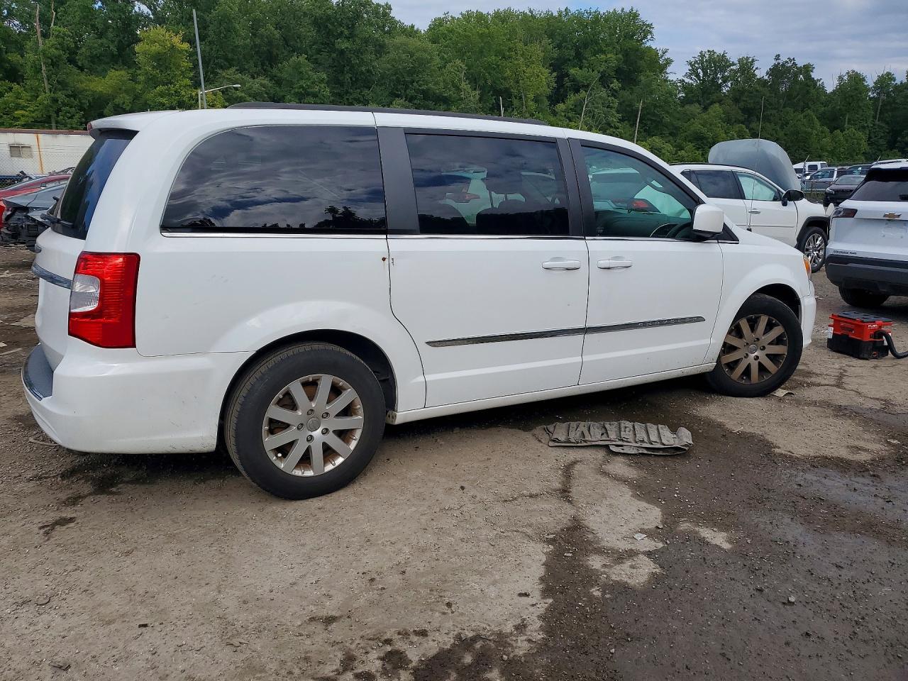 2016 Chrysler Town & Country Touring - Фото 3