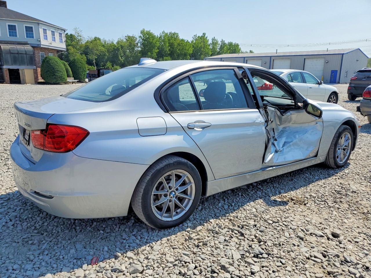 2015 BMW 328 Xi Sulev - Image 3