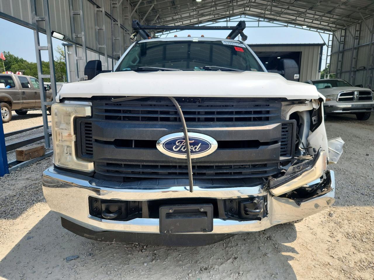 2017 Ford F250 Super Duty - Image 5