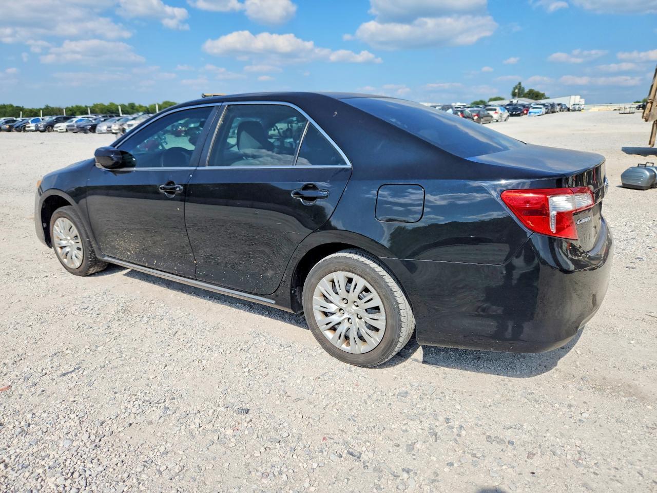 2014 Toyota Camry Le - Image 2